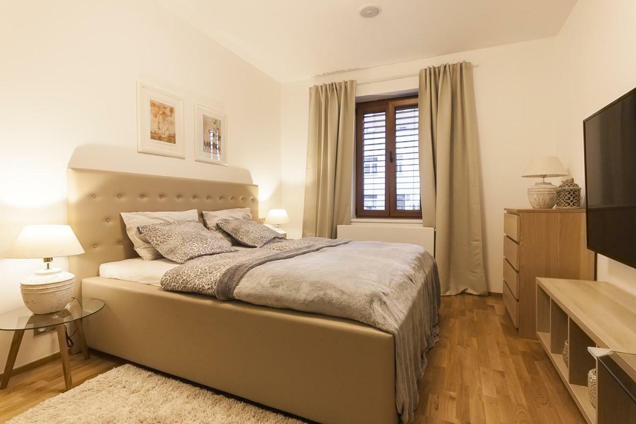 Expat House * Praga